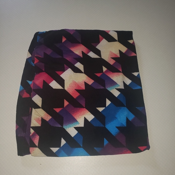 New Super Soft Patterned Tights/Capris - Picture 3 of 5